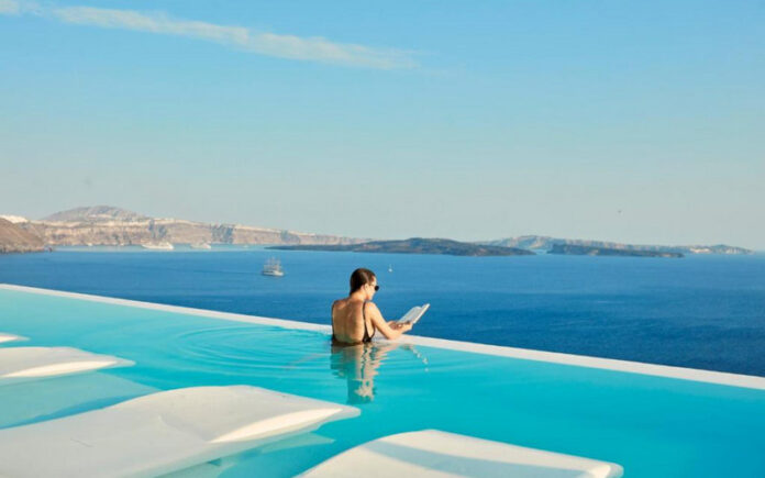 Top 7 Luxury Hotels with Infinity Pools in Santorini