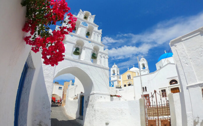 Exploring Santorini’s Villages: 7 Must-See Spots Off the Beaten Path