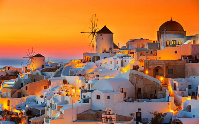 Top 7 Locations to Find the Best Santorini Sunset Spots
