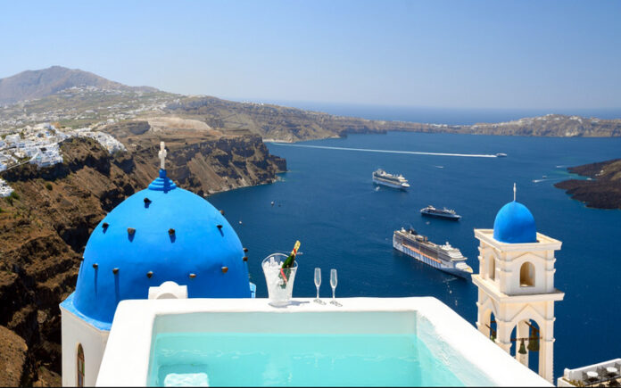 5 Santorini Hotels with the Best Private Villas for an Exclusive Getaway
