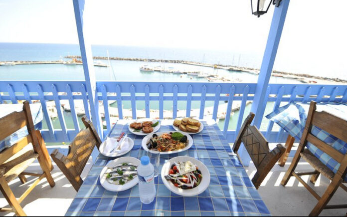 The Best Santorini Restaurants for Traditional Greek Cuisine