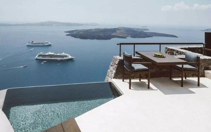 Top 5 Boutique Hotels in Santorini for a Unique Stay