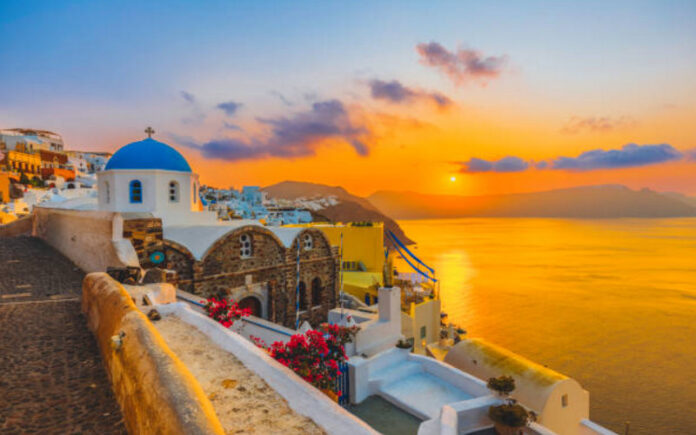 7 Expert Tips for Beating the Crowds in Santorini’s Most Popular Sites