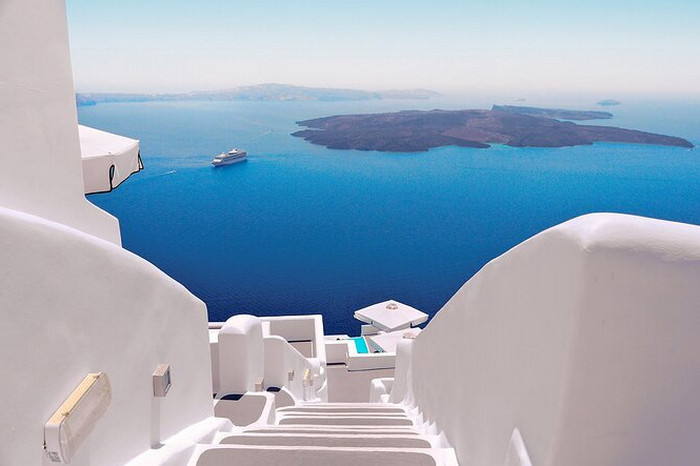 Discover Santorini
